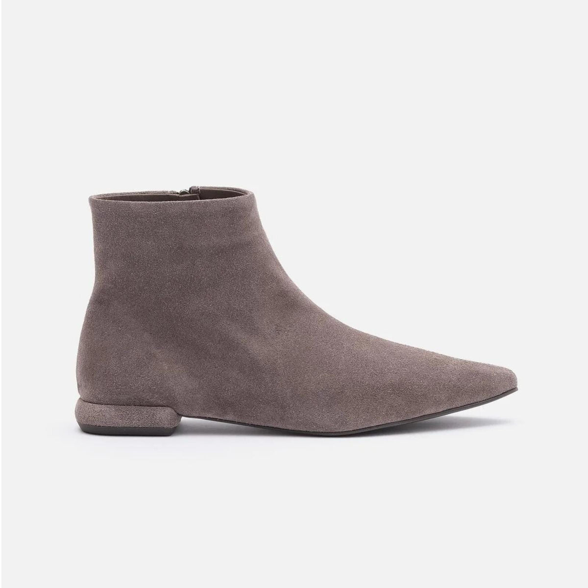 Taupe Velvet Pointed Low Shoes – detail shot