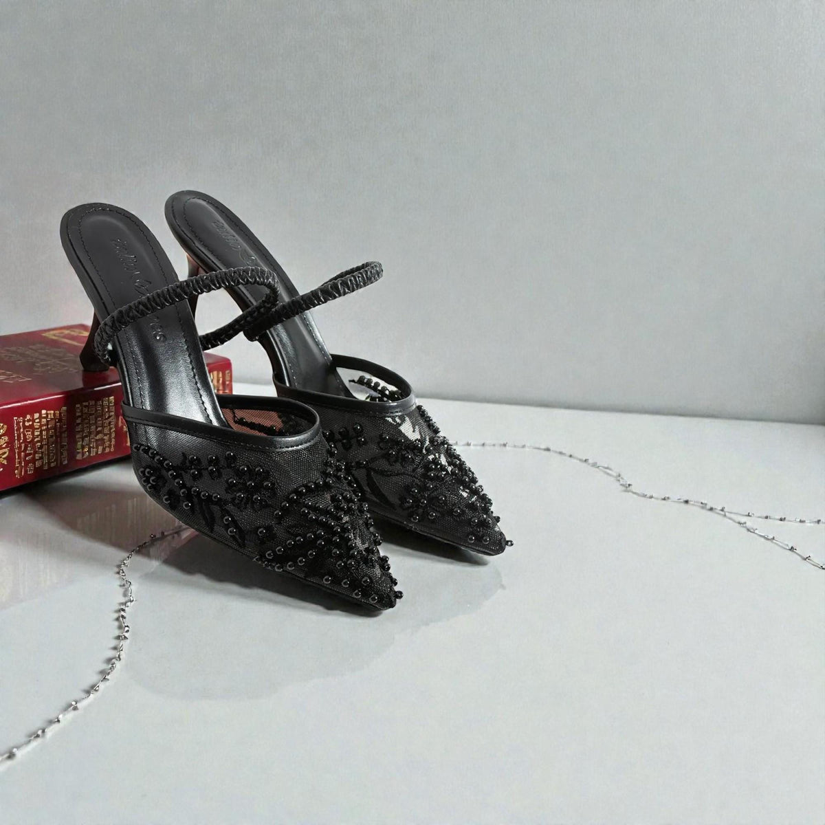 Black Lace Kitten Heels, Elegant Slingback Wedding Shoes, Pointed Toe Evening Bridal – detail shot