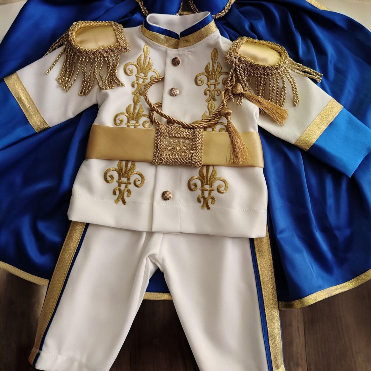 Royal Birthday Outfit Prince – close-up
