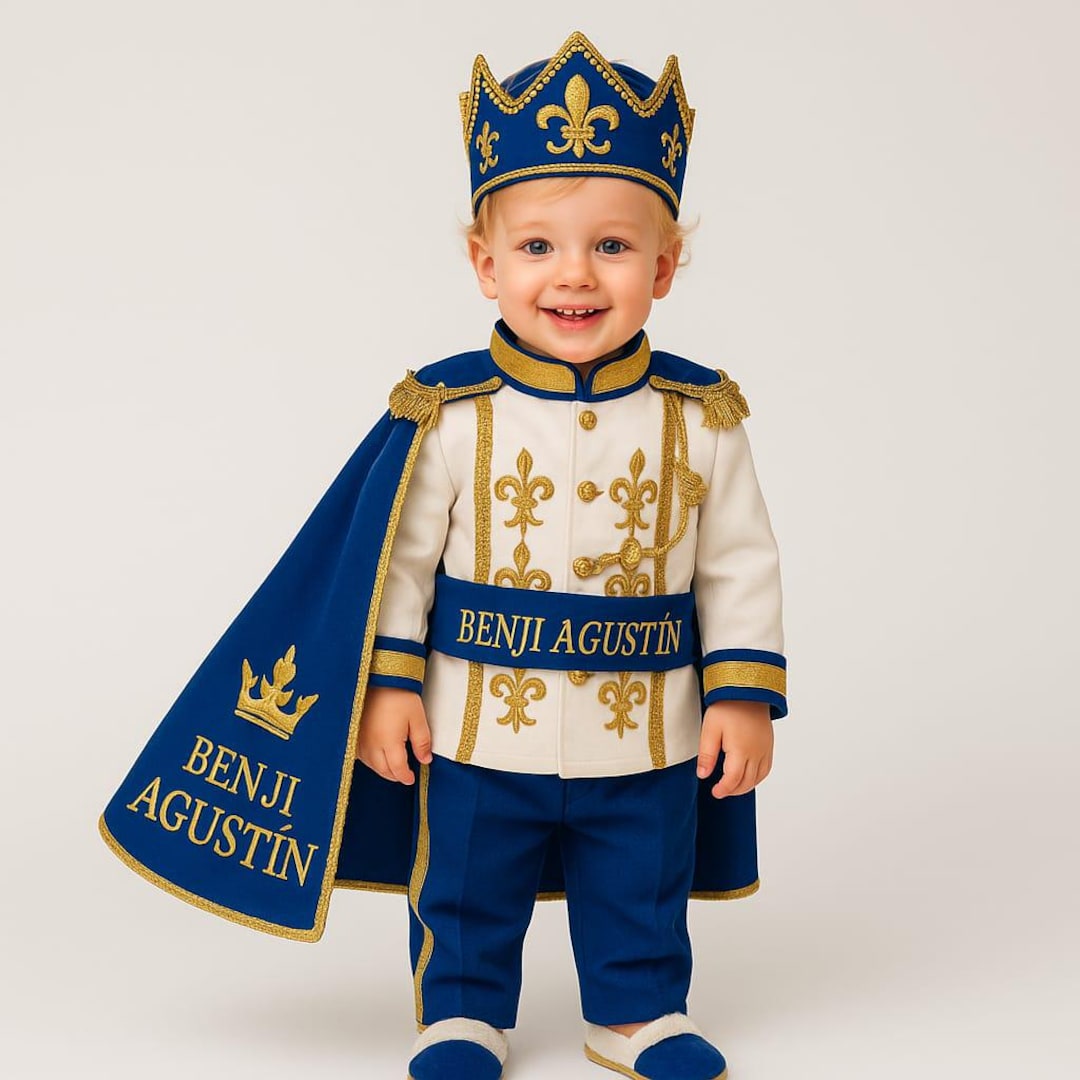 Baby-boy-birthday-prince-outfit – detail shot